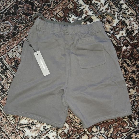 FOG Essentials Shorts - Picture 1 of 3